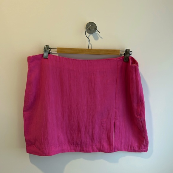 Fuschia mini skirt - Picture 1 of 2